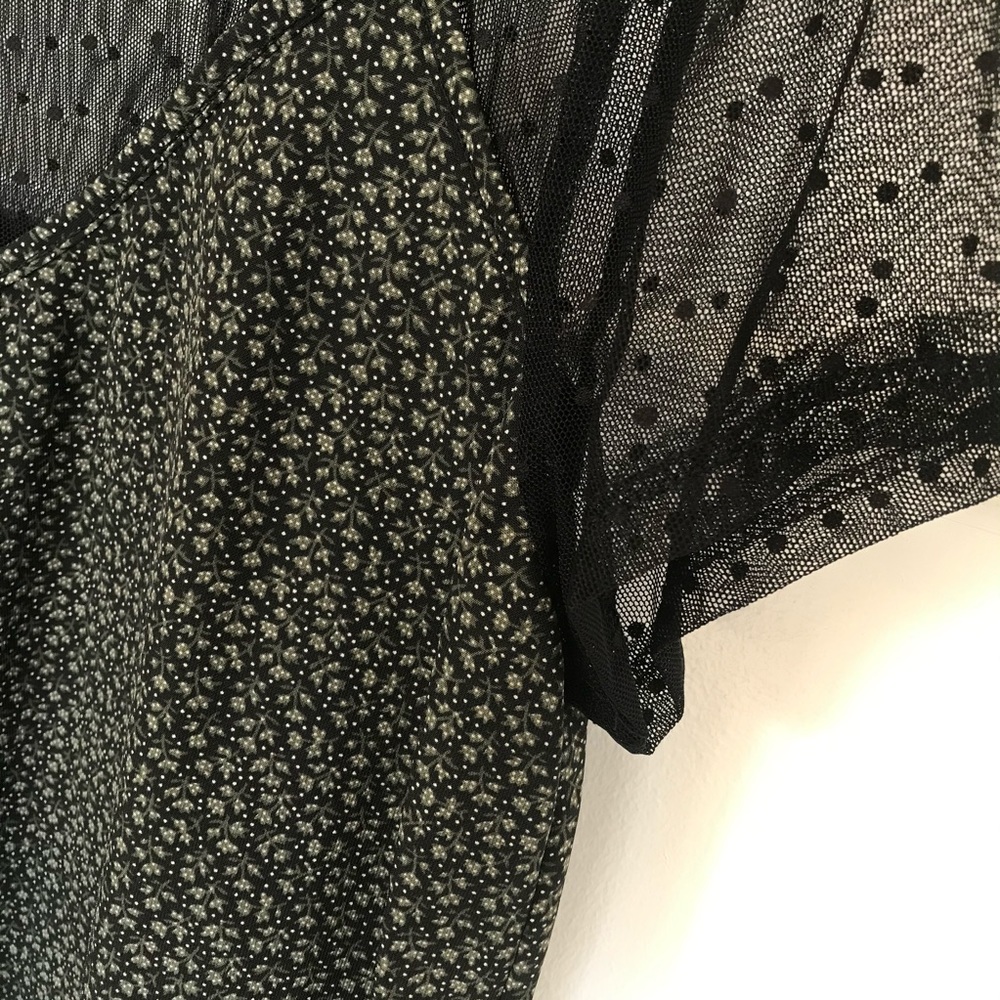🍦SALE Floral Print Polkadot Mesh Top great under cardigan - Picture 7 of 9